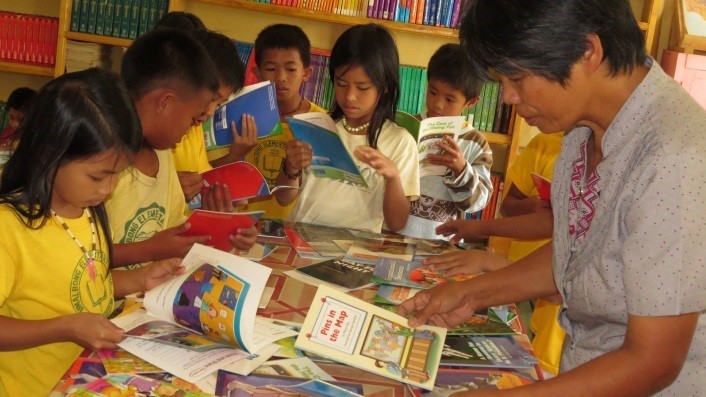 Students in Ifugao Receive Books from Overseas Donor